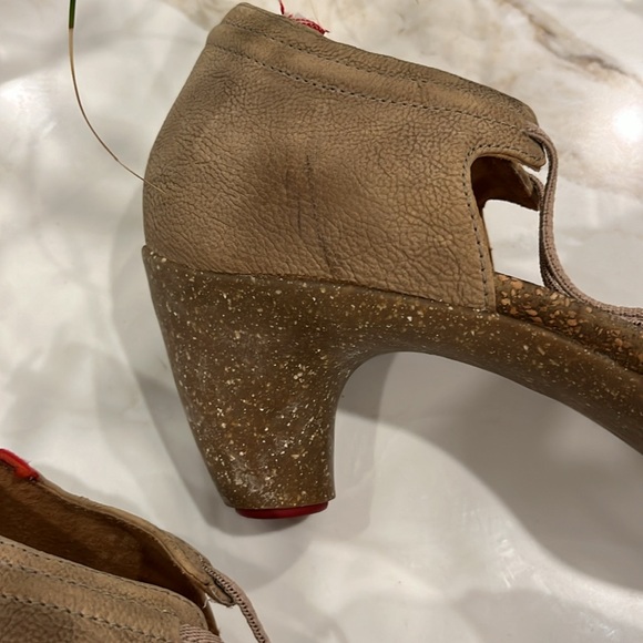 VGUC Camper buckskin leather rubber peep toe 2.5” heel with elastic arch straps - Picture 5 of 9